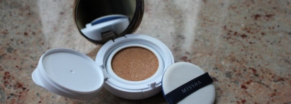 Невесомое тональное средство для приверед Missha M Magic Cushion SPF 50+/pa+++