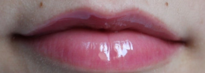 Милейший кисельный блеск Catrice Luxury Lip Intensive Care Gloss 030 Revolution- berry lips