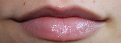 Необычный увлажняющий блеск Kiko Ultra Glossy Stylo 820