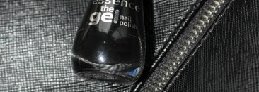 Отличный черный однослойник Essence Gel Nail Polish 46 black is black