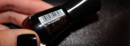 Отличный черный однослойник Essence Gel Nail Polish 46 black is black