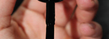 Отличный черный однослойник Essence Gel Nail Polish 46 black is black