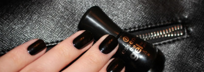 Отличный черный однослойник Essence Gel Nail Polish 46 black is black