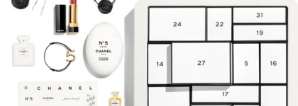 Рождественский адвент-календарь Chanel Advent Calendar 2021 в форме флакона легендарного аромата