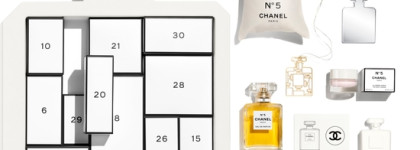 Рождественский адвент-календарь Chanel Advent Calendar 2021 в форме флакона легендарного аромата