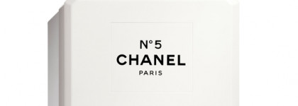 Рождественский адвент-календарь Chanel Advent Calendar 2021 в форме флакона легендарного аромата