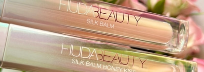 Бальзамы Huda Beauty для объёма губ и естественного макияжа bare face