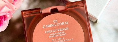 Huda Beauty GloWish Cheeky Vegan Blush Powder 02 Caring Coral