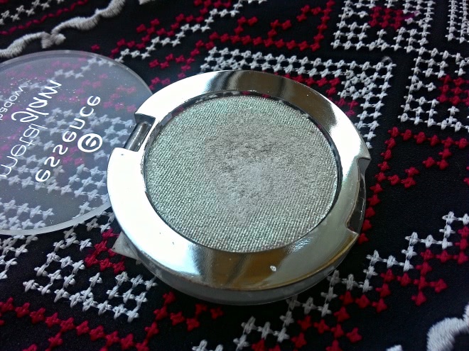 Тени Essence Metal Glam Eyeshadow в оттенках 03 и 08