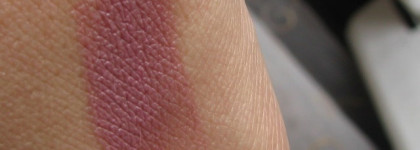 Всесезонный нюд Essence Longlasting Lipstick № 03 Come Naturally из весенней коллекции 2015 I Love Nude