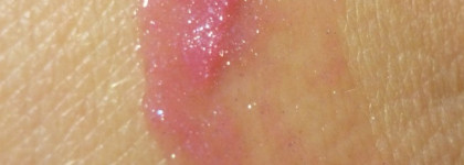 Essence glossy kiss lipbalm 05 berry kiss