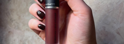 MAC Powder Kiss Liquid Lipcolour в оттенке 993 Pretty Pleats 994 Make Love To The Camera