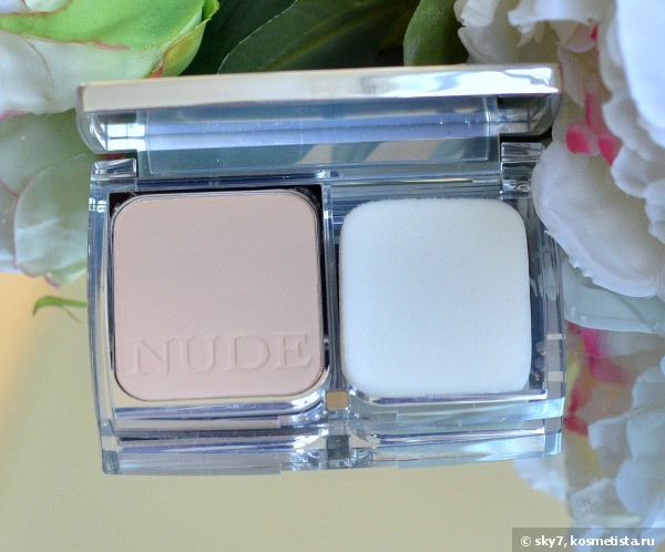Как долго я тебя ждала! Diorskin Nude Compact Natural Glow Radiant Powder Foundation SPF 10 PA+++ в оттенке № 020 Light Beige