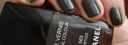 Осень с Chanel Le Vernis Nail Colour 559 Frenzy, 563 Vertigo & 561 Suspicious