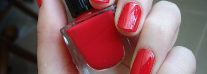 La petite Robe noire Guerlain Nail Colour # 003 Red Heels