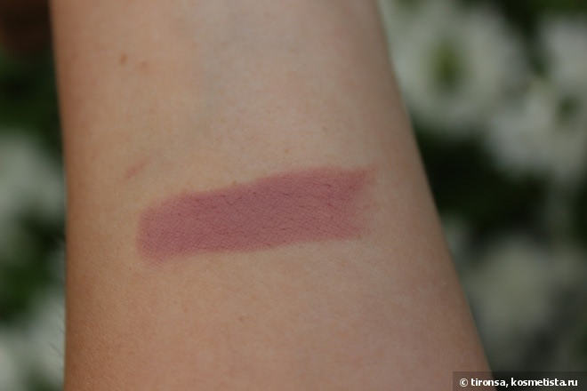 Увлажняющая помада «Совершенный цвет» Artdeco Perfect Color Lipstick # 22 nude antique pink