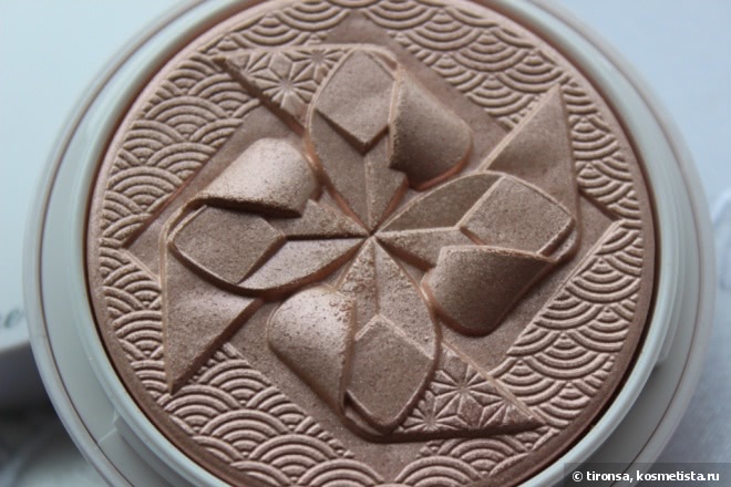 Пудра-хайлайтер Guerlain Poudre De Soie Illuminating Silk Shimmer Powder