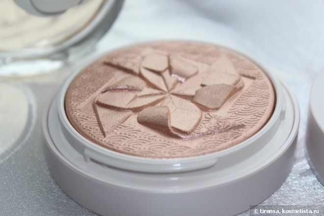 Пудра-хайлайтер Guerlain Poudre De Soie Illuminating Silk Shimmer Powder