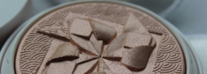 Пудра-хайлайтер Guerlain Poudre De Soie Illuminating Silk Shimmer Powder