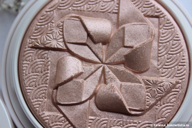Пудра-хайлайтер Guerlain Poudre De Soie Illuminating Silk Shimmer Powder