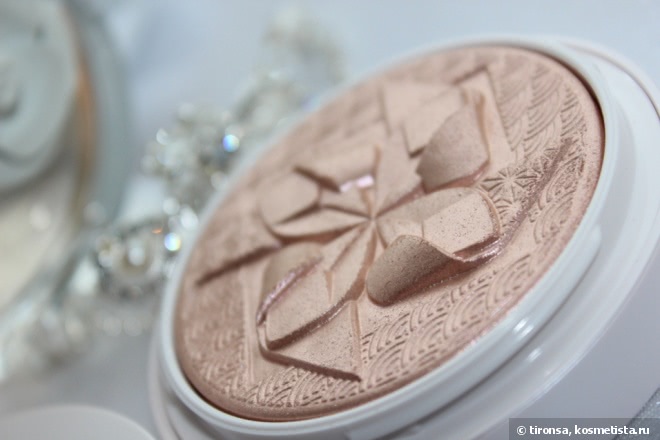 Пудра-хайлайтер Guerlain Poudre De Soie Illuminating Silk Shimmer Powder