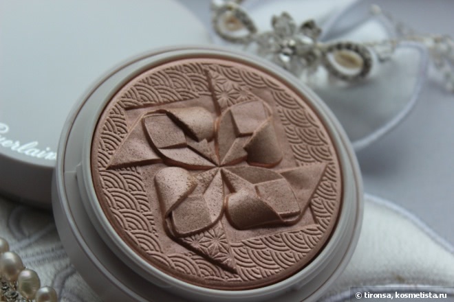 Пудра-хайлайтер Guerlain Poudre De Soie Illuminating Silk Shimmer Powder