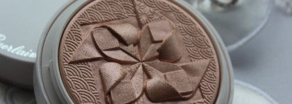 Пудра-хайлайтер Guerlain Poudre De Soie Illuminating Silk Shimmer Powder