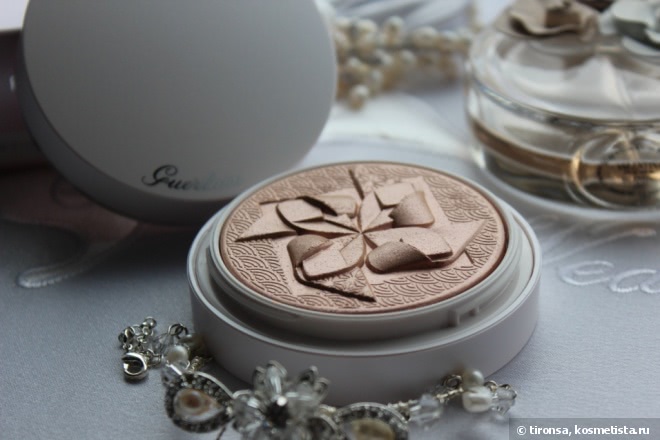 Пудра-хайлайтер Guerlain Poudre De Soie Illuminating Silk Shimmer Powder