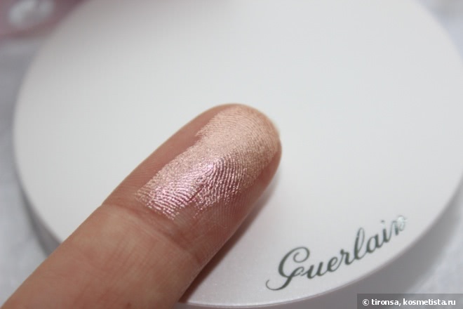 Пудра-хайлайтер Guerlain Poudre De Soie Illuminating Silk Shimmer Powder