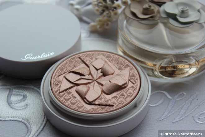 Пудра-хайлайтер Guerlain Poudre De Soie Illuminating Silk Shimmer Powder