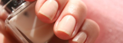 Балетные туфельки. Лак для ногтей Guerlain La Petite Robe Noire Nail # 061 Pink Ballerinas