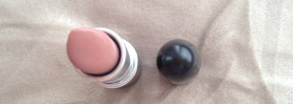 Нежнейший нюд в исполнении MАС Amplified Creme Lipstick в оттенке Blankety