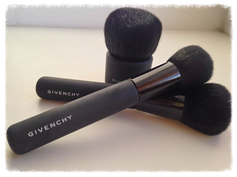Шедевр от Givenchy: Powder Brush - кисть для пудры, Blush Brush - кисть для румян и  Bronzer Brush - кисть кабуки