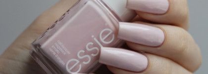 Нежный, скромный Essie Fiji