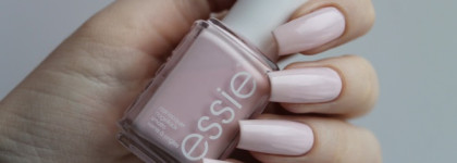 Нежный, скромный Essie Fiji