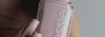 Нежный, скромный Essie Fiji