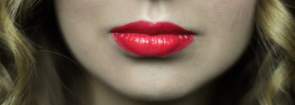 Новогодний образ с помадой Catrice Ultimate Colour № 440 и лаком для ногтей Picture Polish O'hara