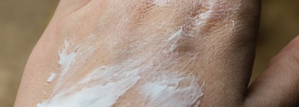 Маленький помощник Оливье в уходе за руками и губами