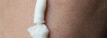 Маленький помощник Оливье в уходе за руками и губами