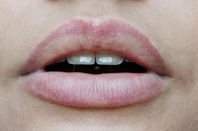Губки, как лепестки с помадой Dior Rouge Baume #448 Belle de Printemps