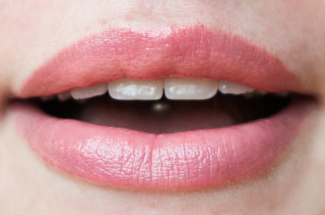 Губки, как лепестки с помадой Dior Rouge Baume #448 Belle de Printemps