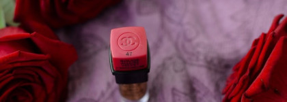 Очаровательная Chanel Rouge Allure Velvet Luminous Matte Lip Colour в оттенке 47 - L'amoureuse