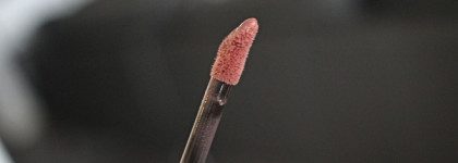 Битва нюдовых блесков для губ - свотчи, сравнение формул