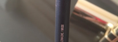 Красная прекрасная и карандаш в придачу