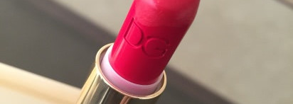 Красная прекрасная и карандаш в придачу