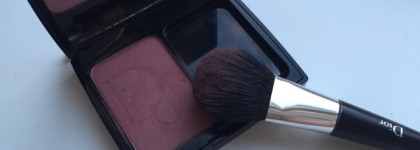 Яркие компактные румяна Dior Diorblush Vibrant Colour Powder Blush в оттенке 566 Сумеречный Милли