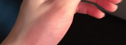 Яркие компактные румяна Dior Diorblush Vibrant Colour Powder Blush в оттенке 566 Сумеречный Милли