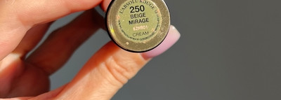 Два любимых нюда: MAC Cremesheen Lipstick 213 Modesty и Lancome L'absolu Rouge 250 Beige Mirage