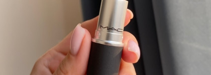 Губная помада МАС Powder Kiss Lipstick в оттенке Stay Curious 923