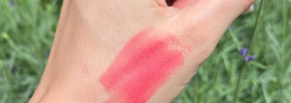 Губная помада МАС Powder Kiss Lipstick в оттенке A Little Tamed 301